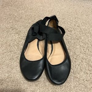 Black ballet flats